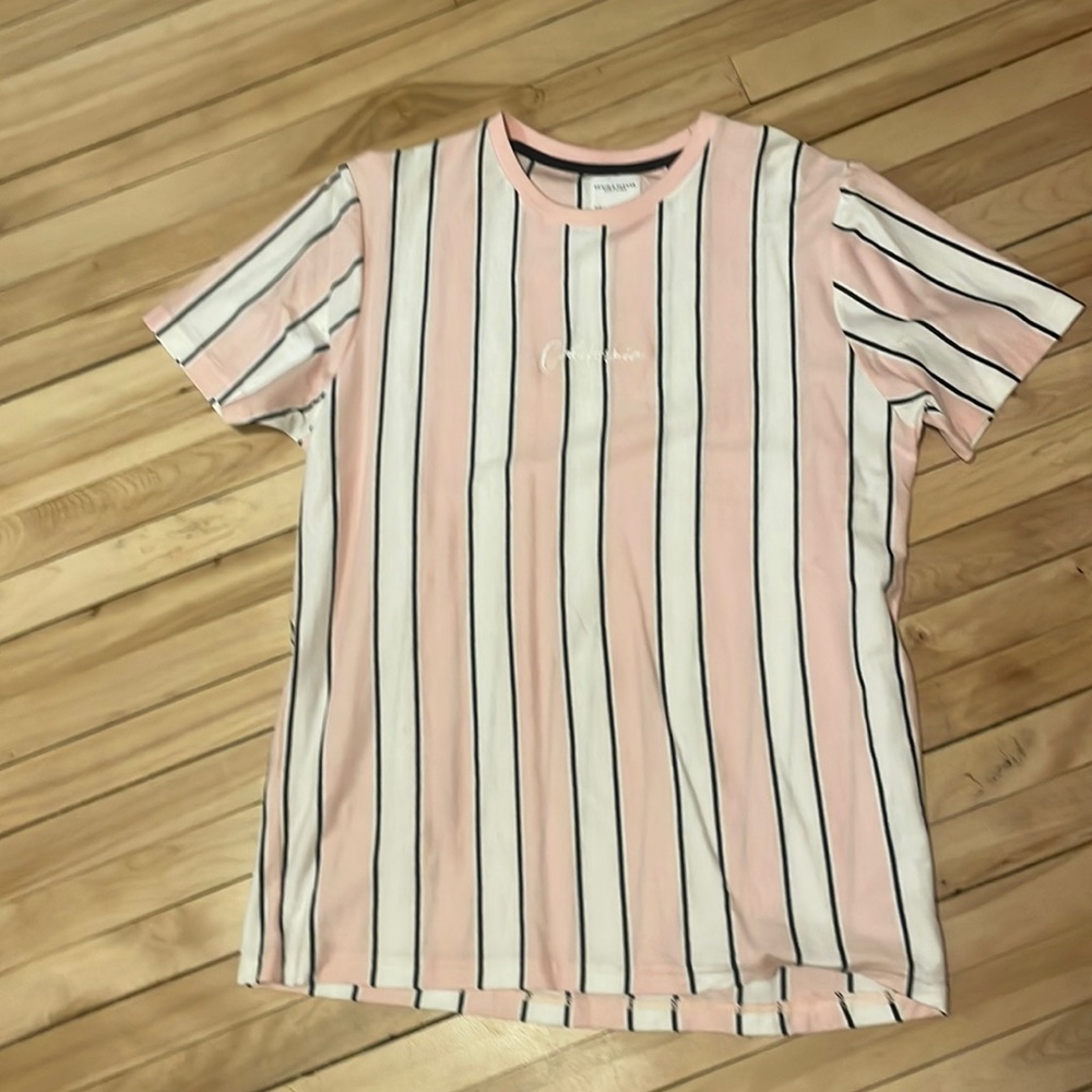 Mens pink pin strip “California” tee